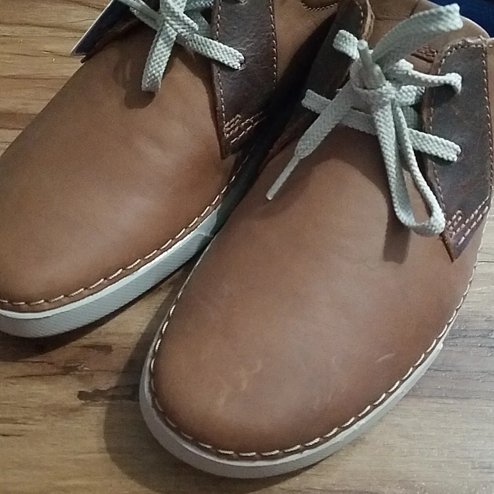 Clarks Brown Oxfords with Leather Upper and Minimalist Design - Picture 6 of 8